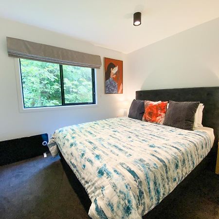 Modern 2-Bedroom Apartment 7-Mins Walk To Квінстаун Екстер'єр фото