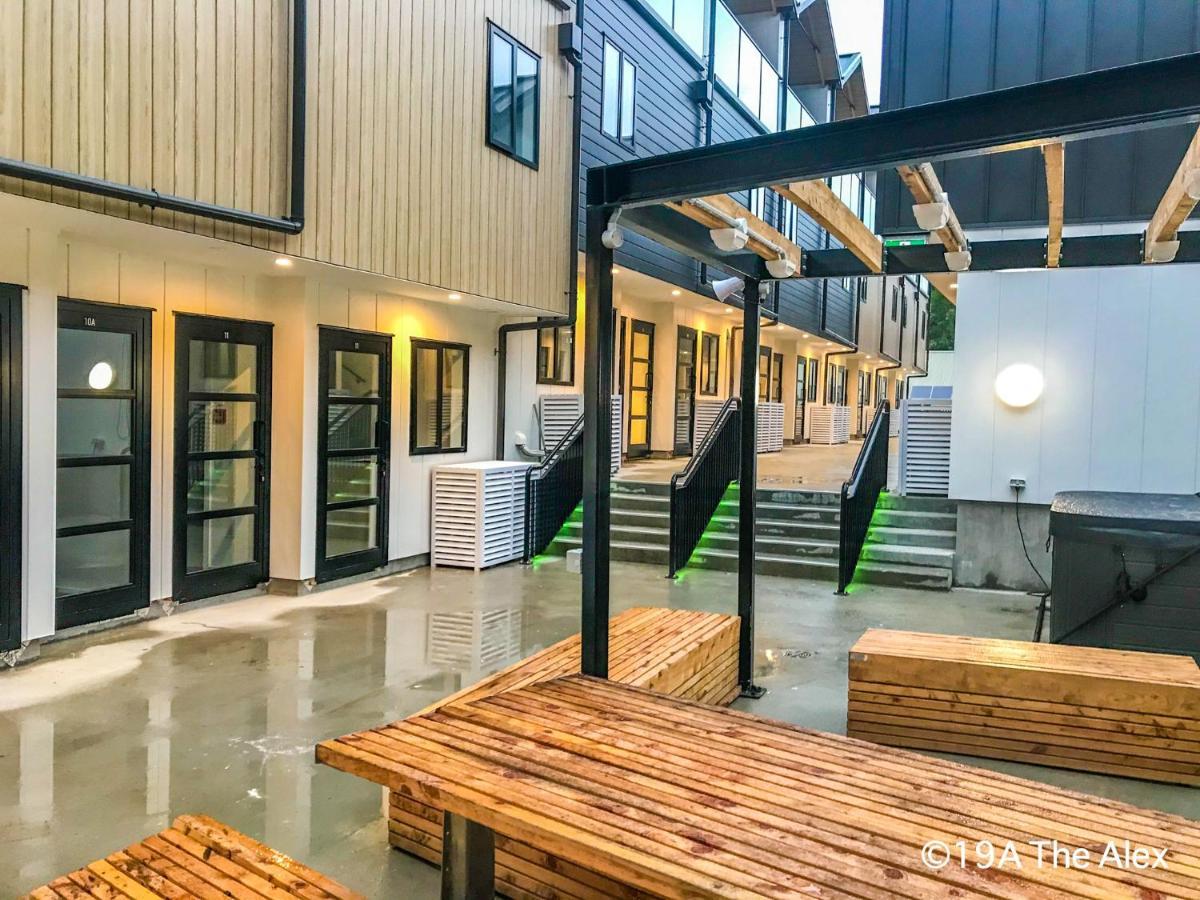 Modern 2-Bedroom Apartment 7-Mins Walk To Квінстаун Екстер'єр фото