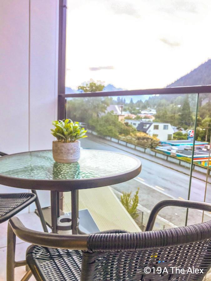 Modern 2-Bedroom Apartment 7-Mins Walk To Квінстаун Екстер'єр фото
