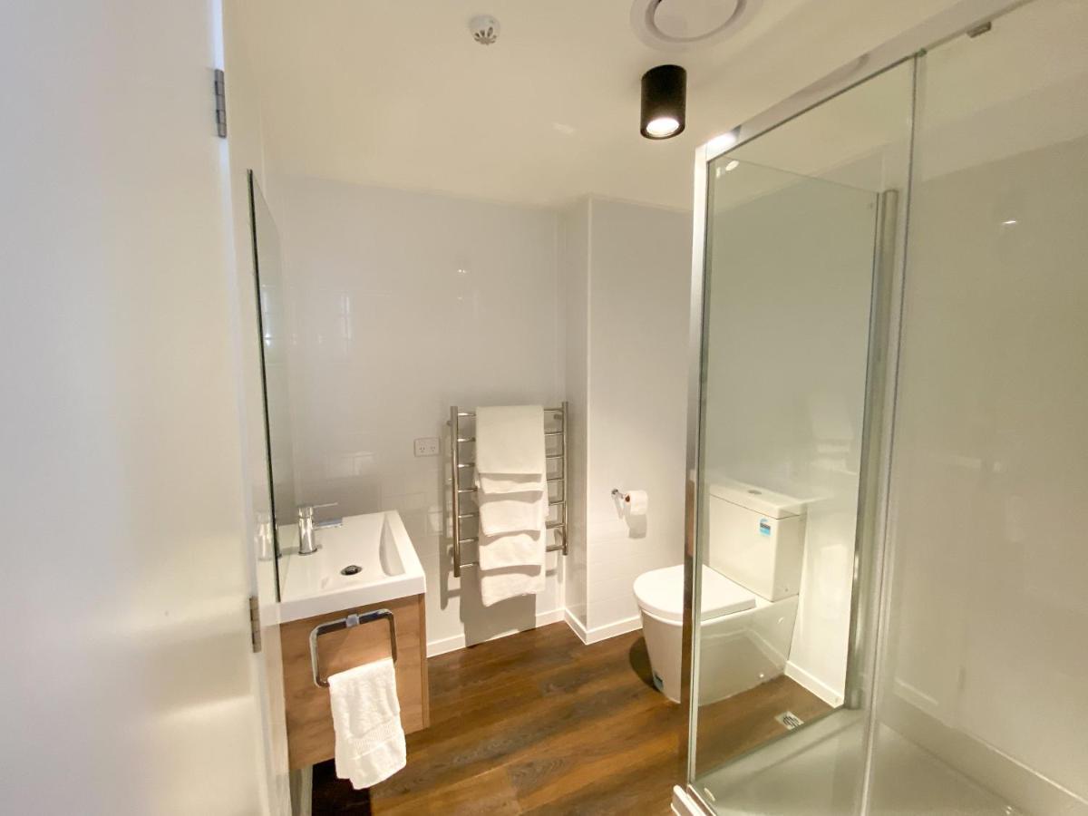 Modern 2-Bedroom Apartment 7-Mins Walk To Квінстаун Екстер'єр фото